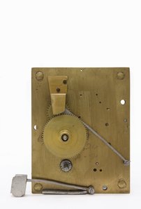 ムーブメントのフロントプレート。動作は定位置にあり、置時計から1660年頃（木と真鍮）